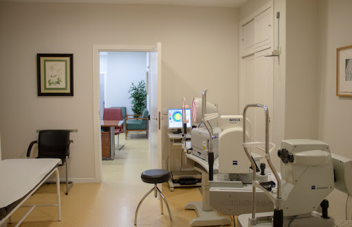 Clinica Oftalmológica Alhaken II: Dr. Acisclo de Luque