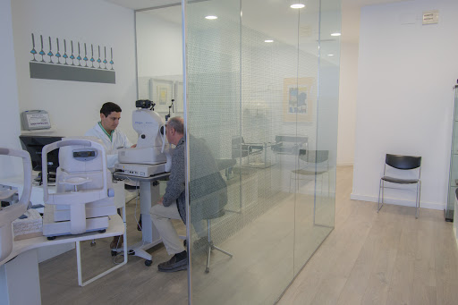 INSTITUTO DE LA RETINA y Enfermedades Oculares Dra. Navea